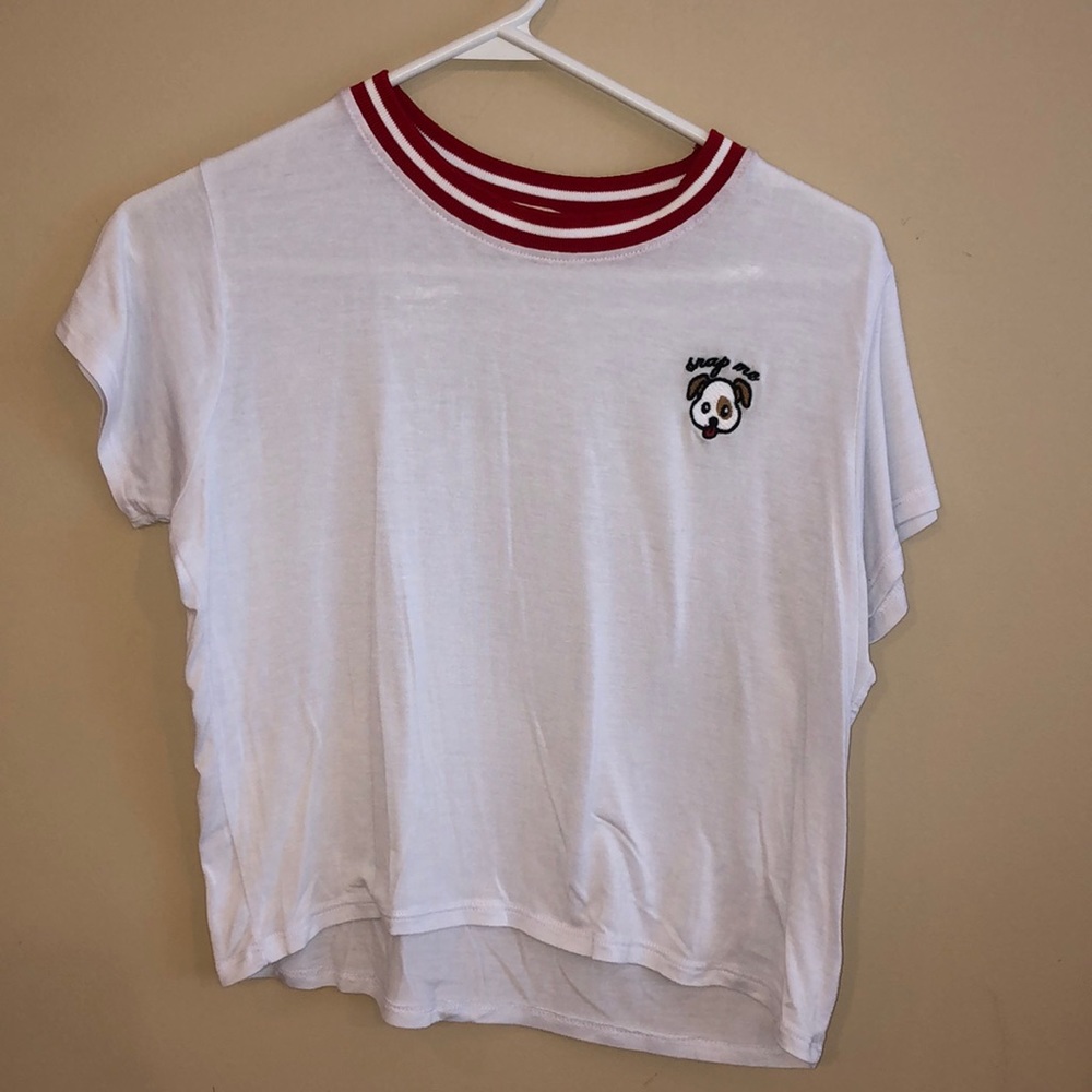 L.A. Hearts Kendall & Kylie cropped graphic tee.